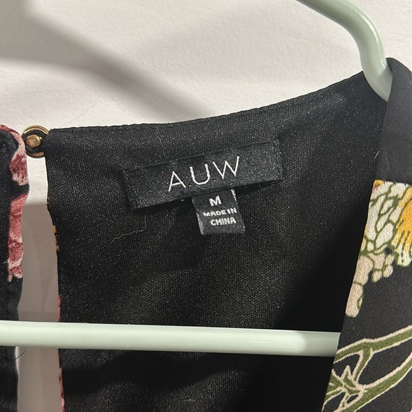 AUW Floral Scoop-neck Top with Keyhole Back - Picture 2 of 6